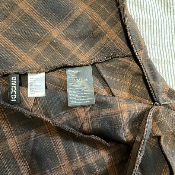 Women’s Pleated Mini Skirt - Picture 4 of 4